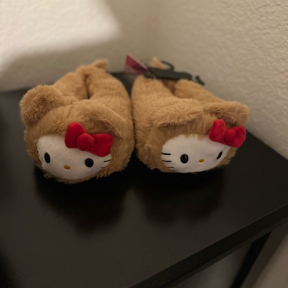 Hello Kitty Slippers for Girls Toddlers NWT - Picture 1 of 7